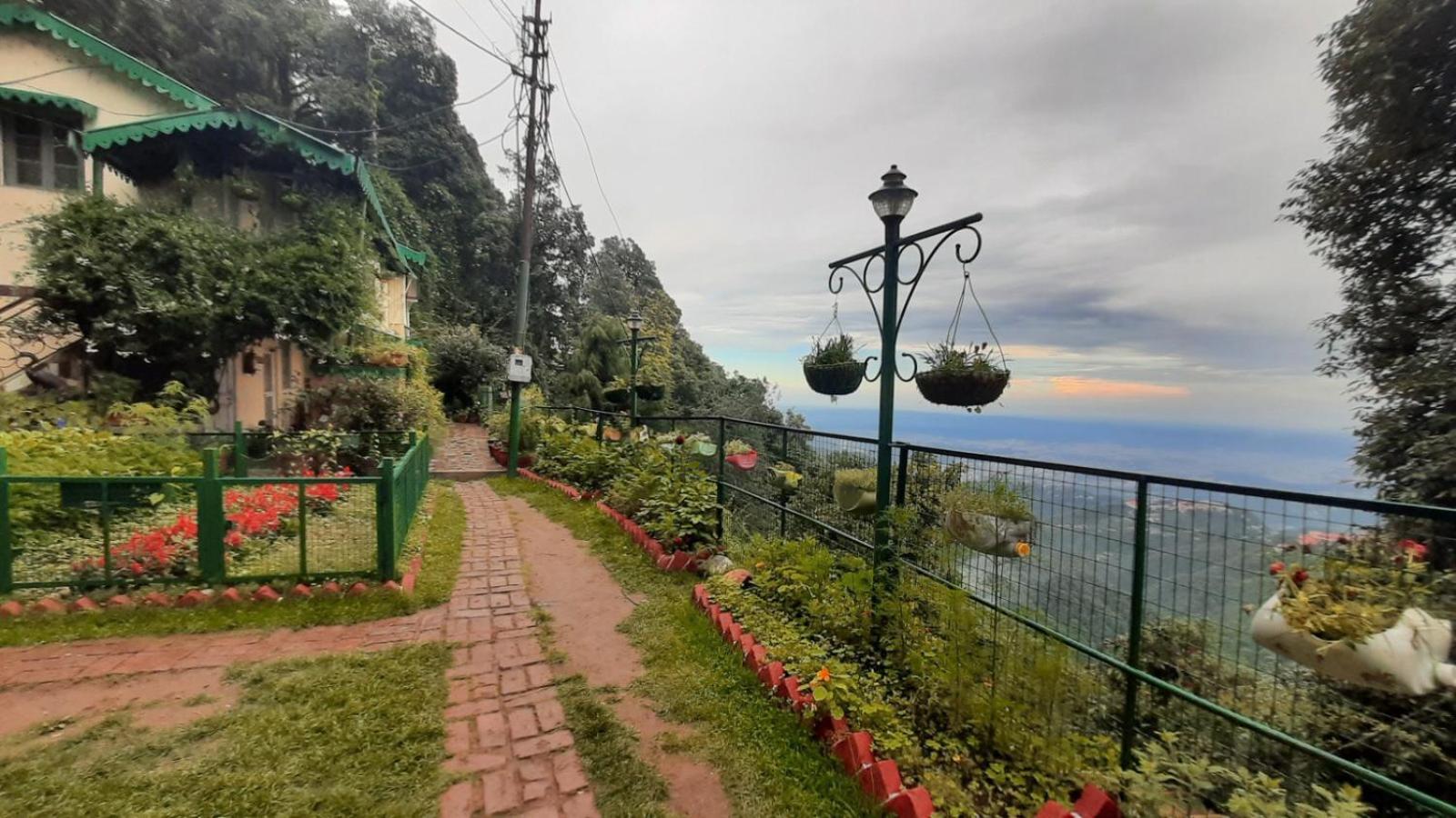 La Villa Bethany ムスーリー エクステリア 写真